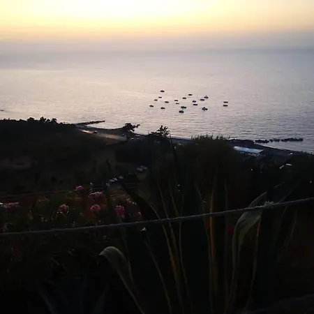 Per 2 Persone Con Vista Sulle Eolie Casa Spisidda 